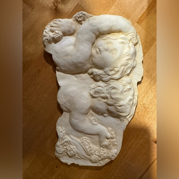 Henfeathers Cherub Garden wall hanging - Picture 7 of 8